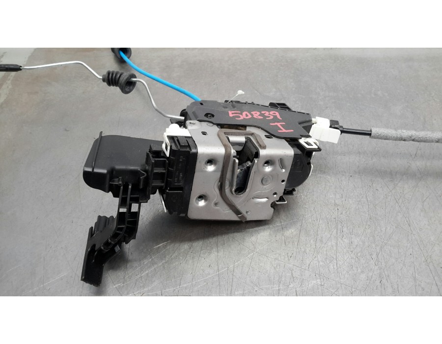 Recambio de cerradura puerta delantera izquierda para mercedes-benz clase a (w176) 1.6 cat referencia OEM IAM A1667200135  
