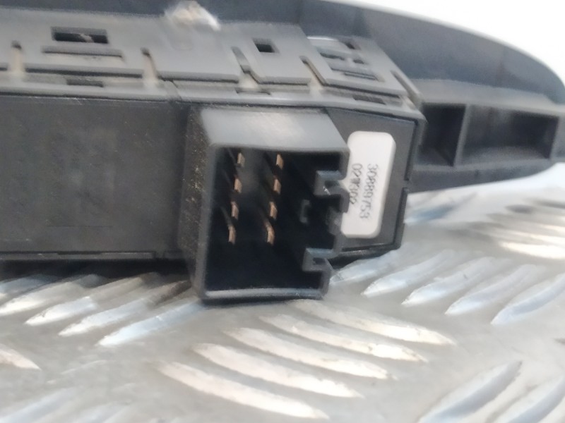 Recambio de mando elevalunas delantero derecho para volvo s40 berlina 1.9 diesel cat referencia OEM IAM 30889753  