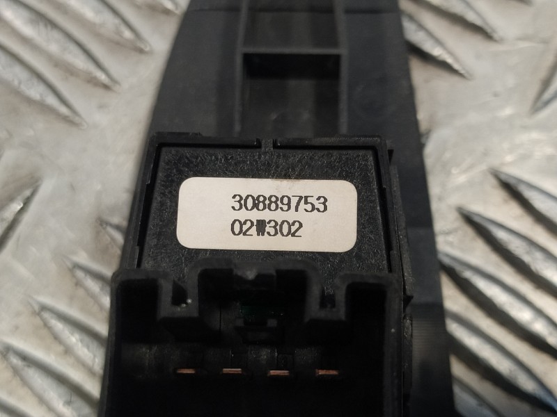 Recambio de mando elevalunas delantero derecho para volvo s40 berlina 1.9 diesel cat referencia OEM IAM 30889753  