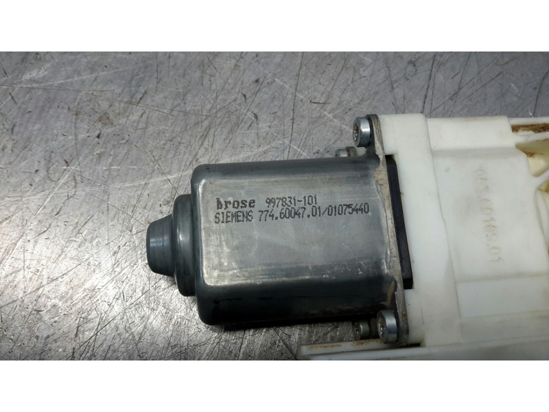 Recambio de motor elevalunas delantero derecho para peugeot 307 break/sw (s2) referencia OEM IAM 997831101 996388102 7746004701