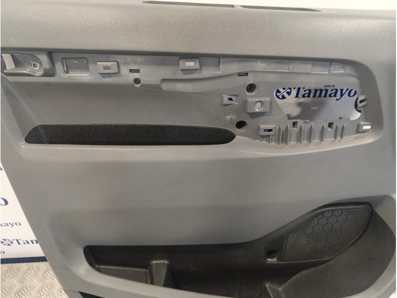 Recambio de guarnecido puerta delantera izquierda para toyota proace referencia OEM IAM 156121412 98082244ZM 156121432