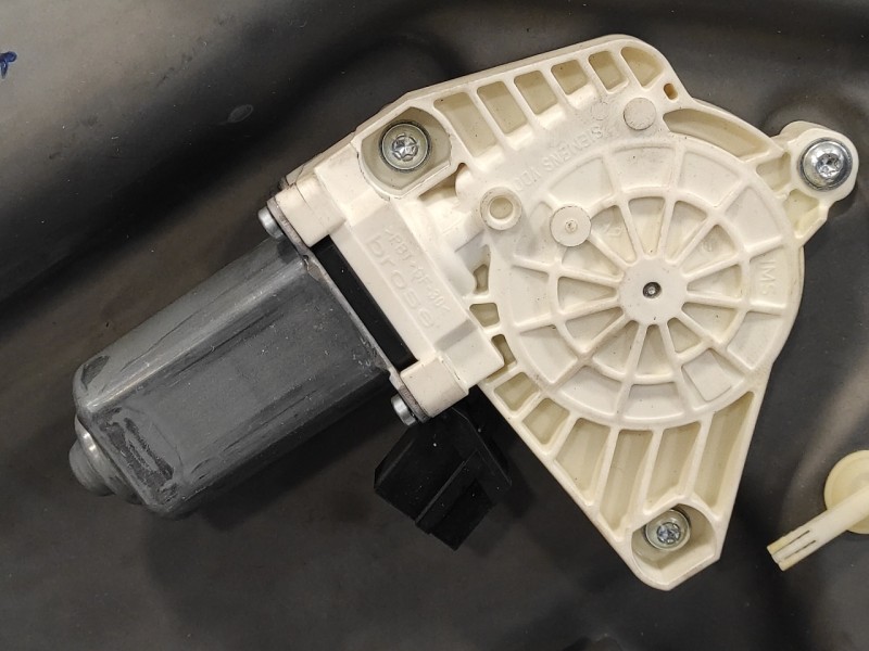 Recambio de elevalunas trasero izquierdo para mercedes-benz clase b (w245) 2.0 cdi cat referencia OEM IAM A1697301579  