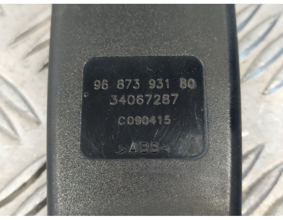 Recambio de enganche cinturon delantero izquierdo para citroën c3 1.2 12v vti referencia OEM IAM 9687393180  34067287
