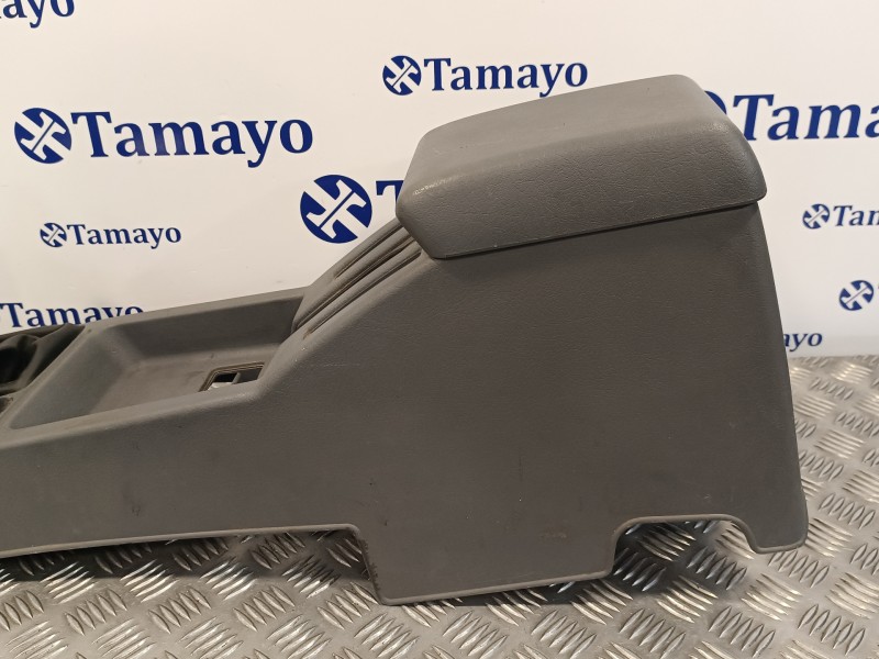 Recambio de apoyabrazos central para nissan terrano/terrano.ii (r20) 2.7 turbodiesel referencia OEM IAM 969107F000  