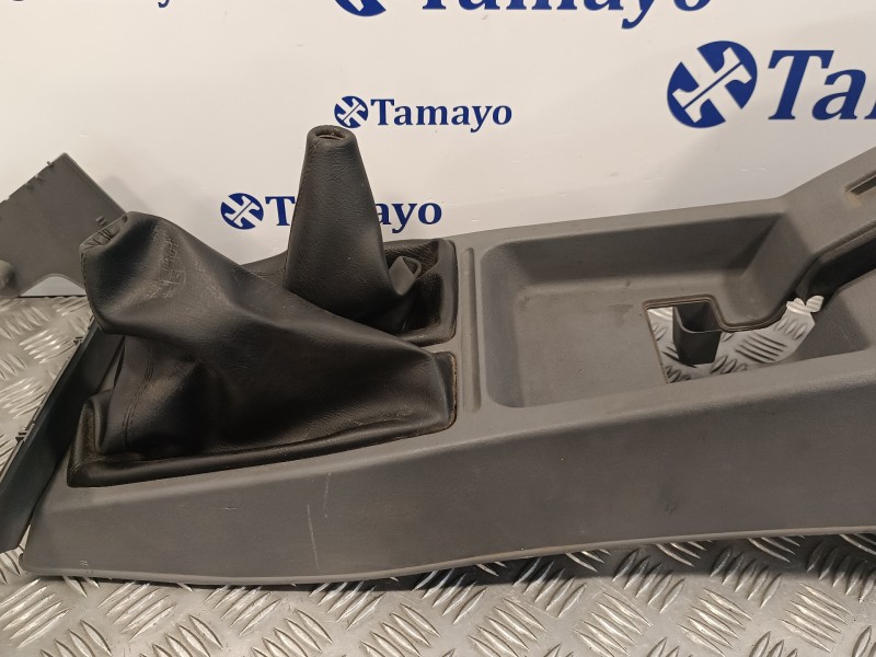 Recambio de apoyabrazos central para nissan terrano/terrano.ii (r20) 2.7 turbodiesel referencia OEM IAM 969107F000  