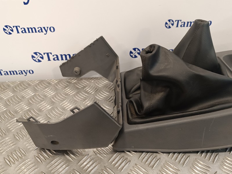 Recambio de apoyabrazos central para nissan terrano/terrano.ii (r20) 2.7 turbodiesel referencia OEM IAM 969107F000  