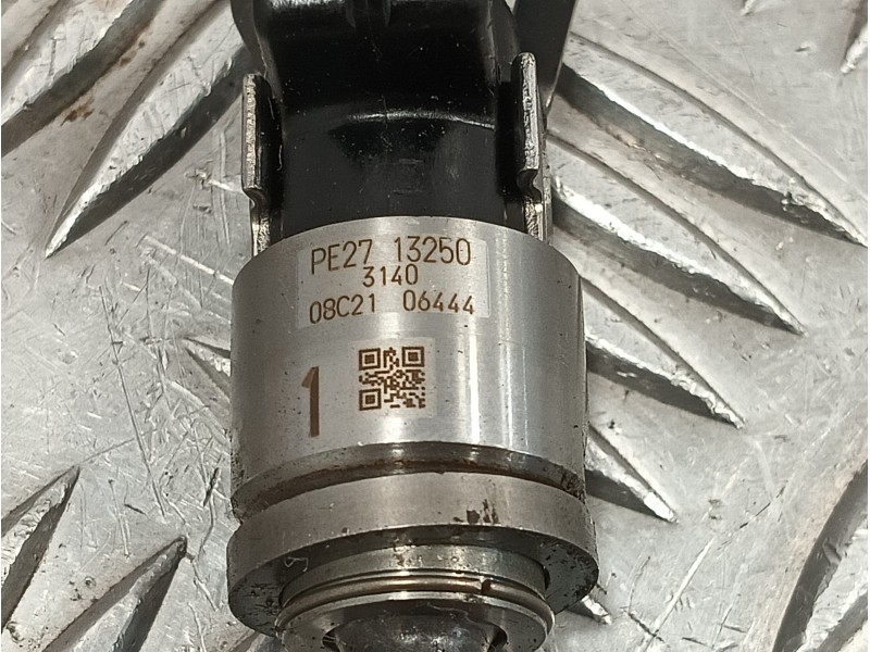 Recambio de inyector para mazda cx-5 2.0 cat referencia OEM IAM PE2713250  