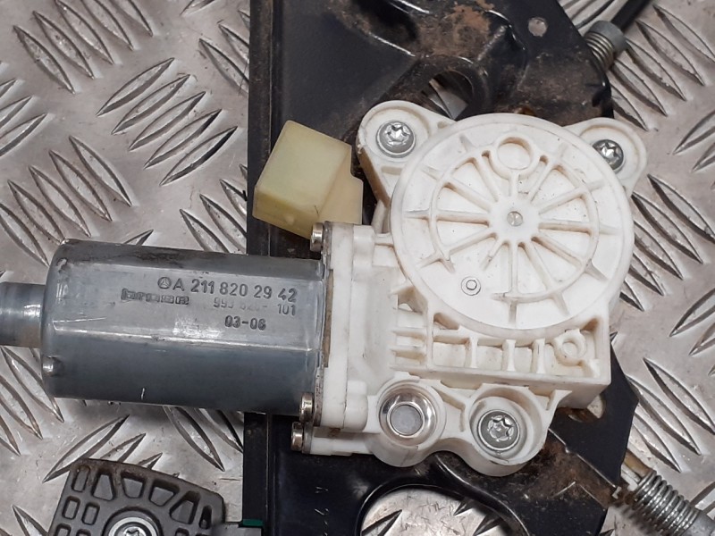 Recambio de elevalunas delantero izquierdo para mercedes-benz clase e (w211) berlina 3.2 v6 18v cat referencia OEM IAM A21182029