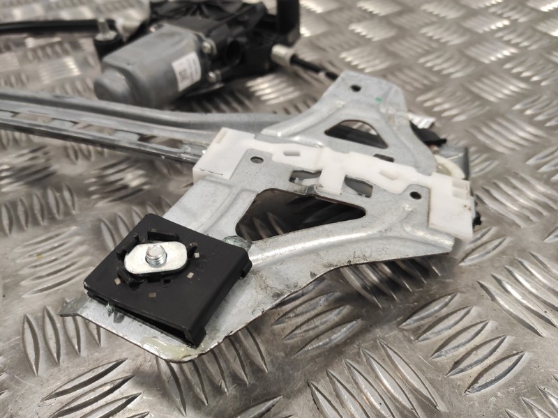 Recambio de elevalunas delantero derecho para toyota aygo 1.0 cat referencia OEM IAM 402662A 698100H031 430100E0