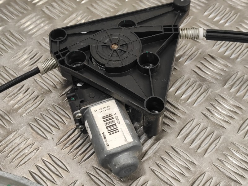 Recambio de elevalunas delantero derecho para toyota aygo 1.0 cat referencia OEM IAM 402662A 698100H031 430100E0