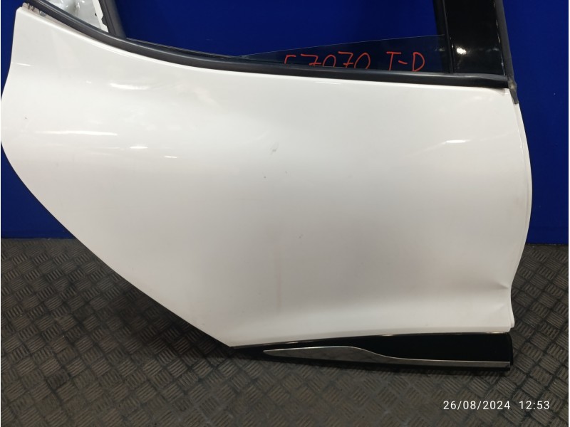 Recambio de puerta trasera derecha para renault clio iv 1.5 dci diesel fap energy referencia OEM IAM   