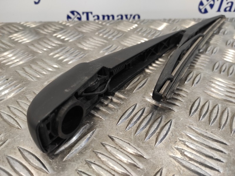 Recambio de brazo limpia trasero para toyota aygo 1.0 cat referencia OEM IAM   