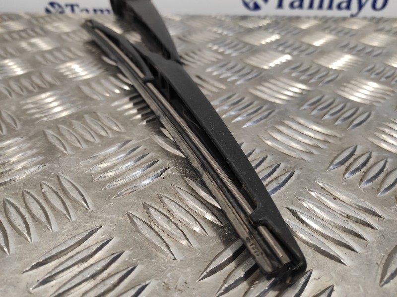 Recambio de brazo limpia trasero para toyota aygo 1.0 cat referencia OEM IAM   