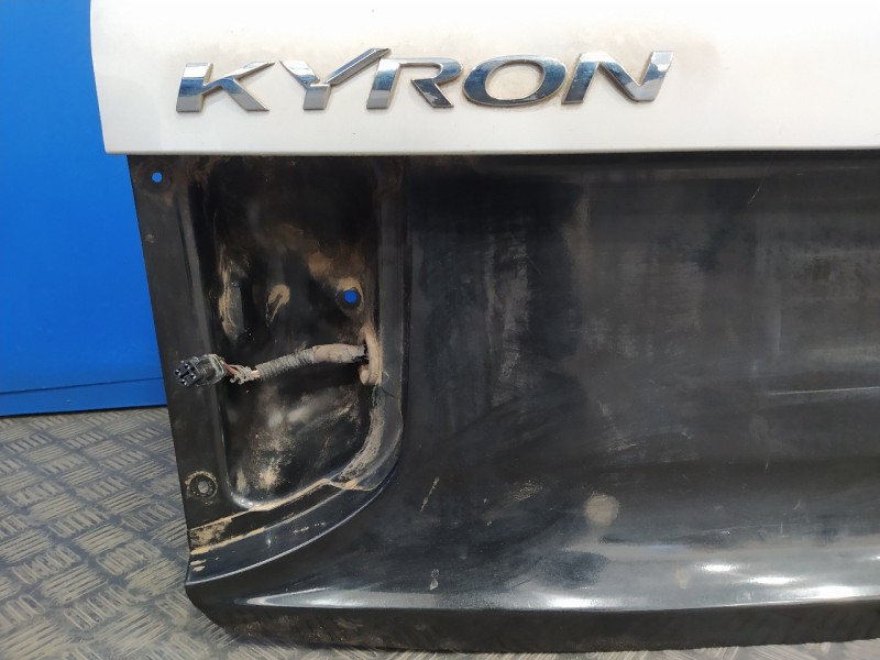 Recambio de porton trasero para ssangyong kyron 2.0 referencia OEM IAM   