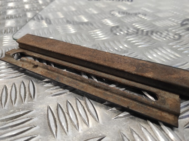 Recambio de luna delantera derecha para porsche 911 (typ 911/930) referencia OEM IAM   