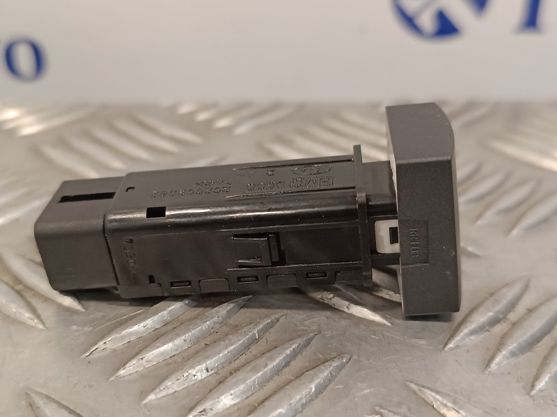 Recambio de interruptor antiniebla para kia sorento 2.5 crdi referencia OEM IAM 202002962  621W05010