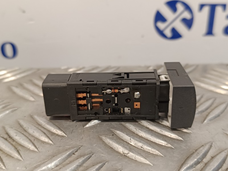 Recambio de interruptor antiniebla para kia sorento 2.5 crdi referencia OEM IAM 202002962  621W05010