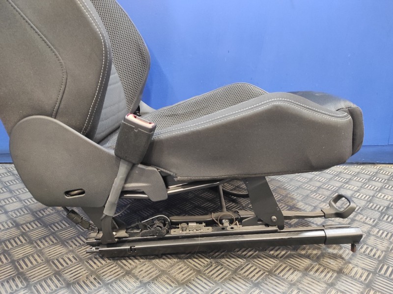 Recambio de juego asientos completo para volkswagen scirocco (137) 2.0 tdi referencia OEM IAM   
