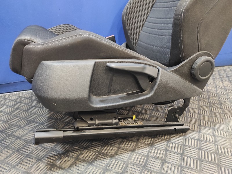 Recambio de juego asientos completo para volkswagen scirocco (137) 2.0 tdi referencia OEM IAM   