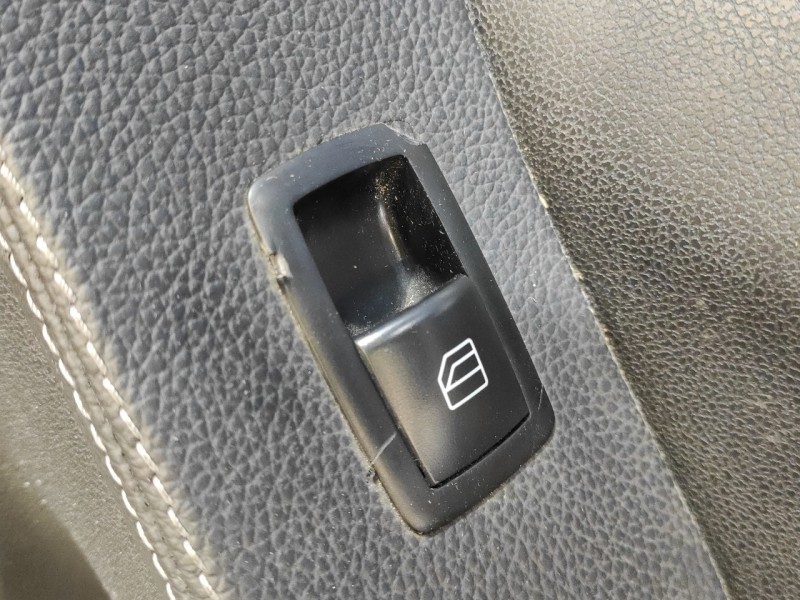Recambio de guarnecido puerta delantera derecha para mercedes-benz clase r (w251) referencia OEM IAM A2517200248  