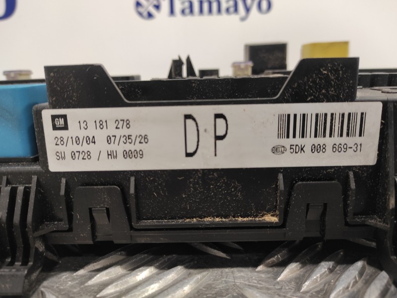 Recambio de caja reles / fusibles para opel astra h berlina 1.9 cdti referencia OEM IAM 13181278  5DK00866931