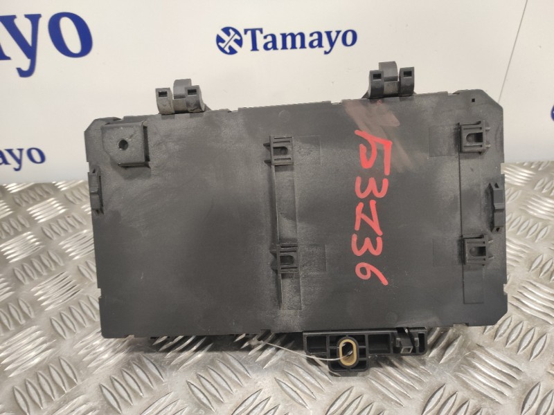 Recambio de caja reles / fusibles para opel astra h berlina 1.9 cdti referencia OEM IAM 13181278  5DK00866931
