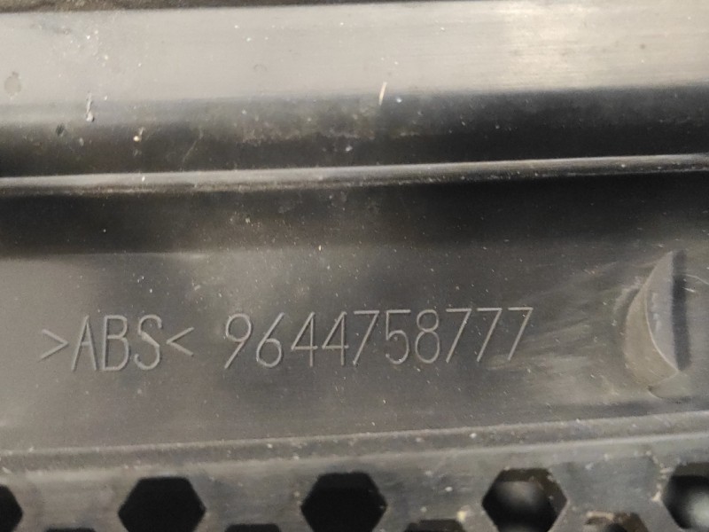 Recambio de rejilla delantera para peugeot partner (s2) 1.9 diesel referencia OEM IAM 9644758777  
