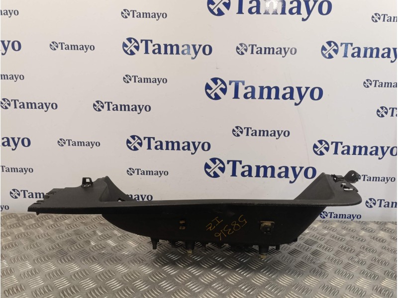 Recambio de estribo izquierdo para toyota proace referencia OEM IAM 98133135ZD  98091633ZD