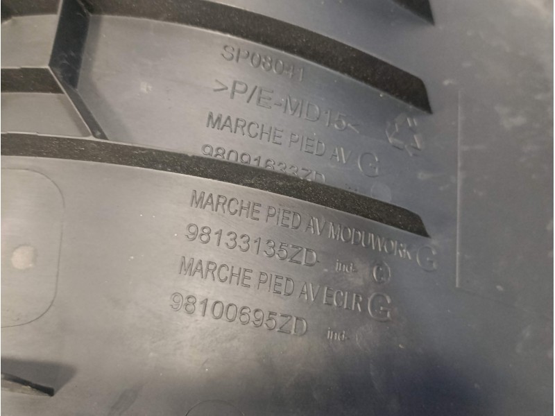 Recambio de estribo izquierdo para toyota proace referencia OEM IAM 98133135ZD  98091633ZD