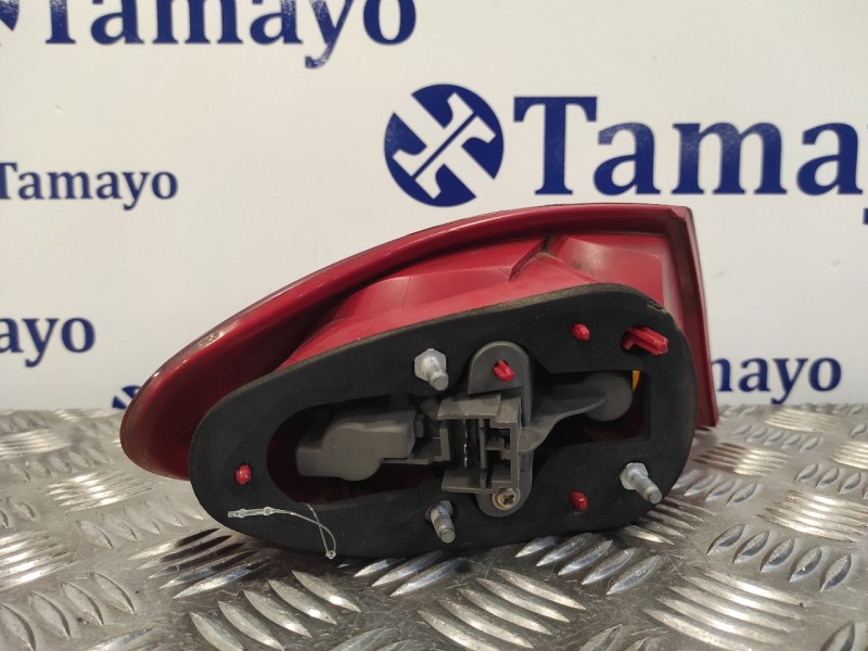 Recambio de piloto trasero derecho para alfa romeo 147 (190) 1.9 jtd cat referencia OEM IAM 03323010  46556347