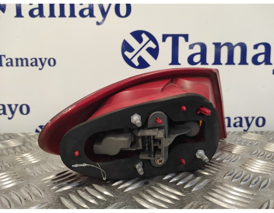 Recambio de piloto trasero derecho para alfa romeo 147 (190) 1.9 jtd cat referencia OEM IAM 03323010  46556347