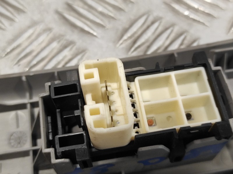 Recambio de mando elevalunas delantero derecho para toyota yaris referencia OEM IAM 742310D090  
