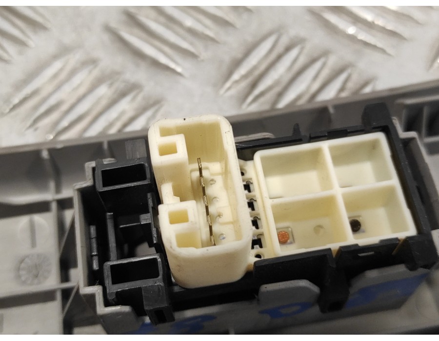 Recambio de mando elevalunas delantero derecho para toyota yaris referencia OEM IAM 742310D090  