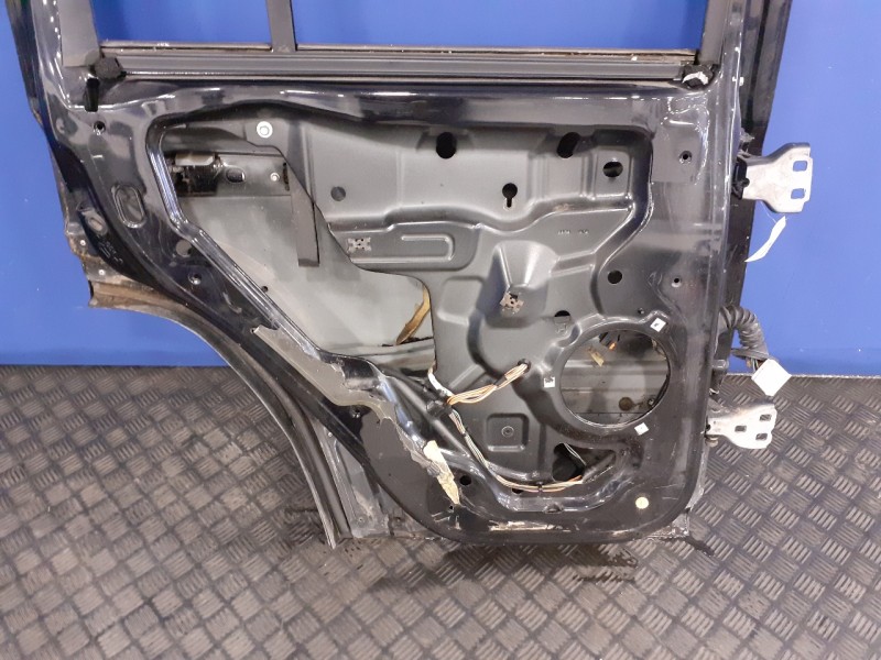 Recambio de puerta trasera izquierda para chrysler jeep commander 3.0 v6 crd limited referencia OEM IAM   