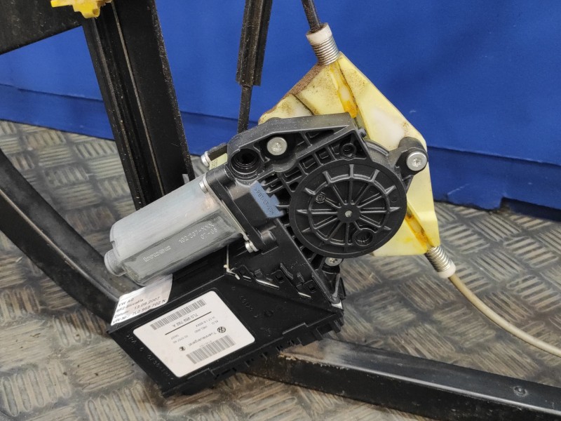 Recambio de elevalunas delantero derecho para volkswagen touareg (7l6) 2.5 tdi dpf referencia OEM IAM 7L0959702N 102237XXX 7L095