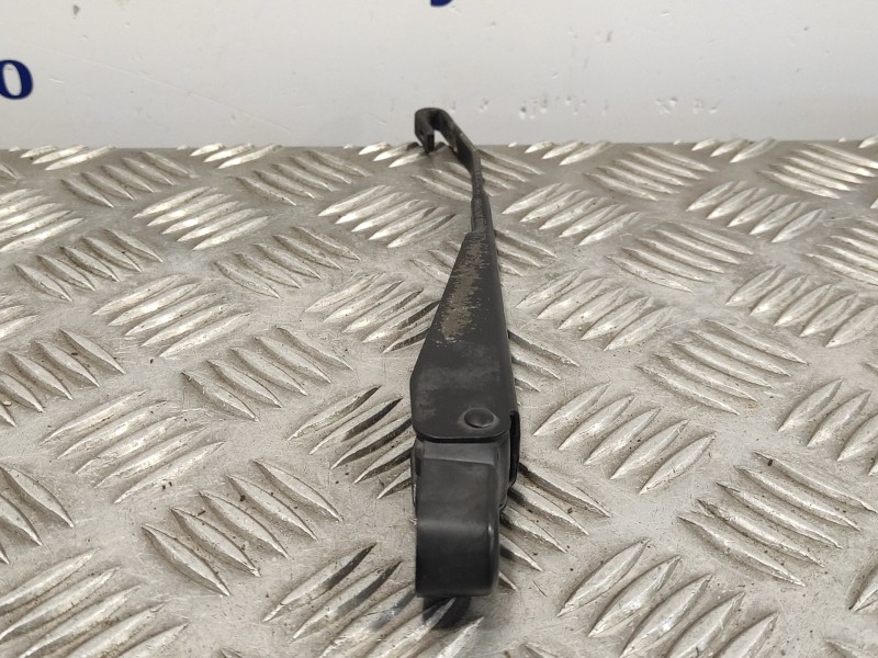 Recambio de brazo limpia trasero para land rover freelander (lr2) 2.2 td4 cat referencia OEM IAM   