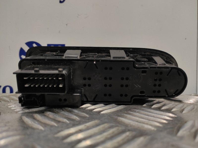 Recambio de mando elevalunas delantero izquierdo para citroën c3 1.6 16v hdi referencia OEM IAM 98012283XT  