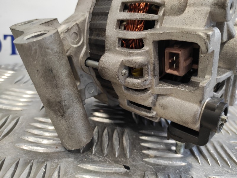 Recambio de alternador para ford fiesta berlina 1.25 16v cat referencia OEM IAM ALT3725  
