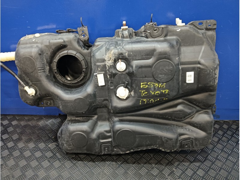 Recambio de deposito combustible para toyota proace referencia OEM IAM 9811260780  