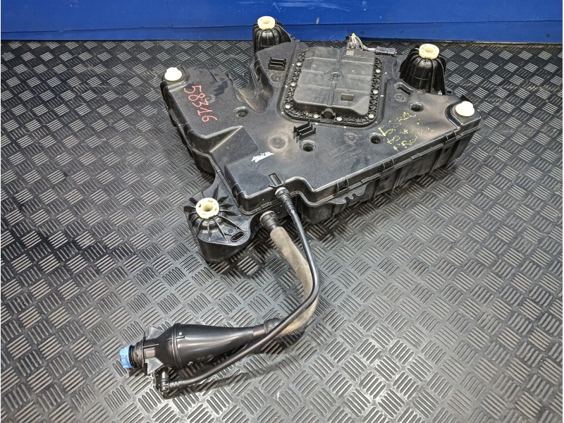 Recambio de deposito adblue para toyota proace referencia OEM IAM P1001375  