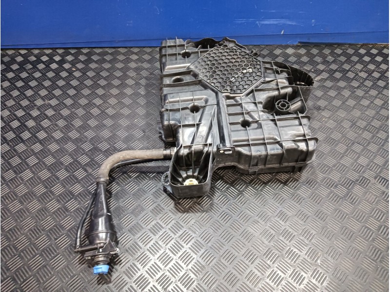 Recambio de deposito adblue para toyota proace referencia OEM IAM P1001375  