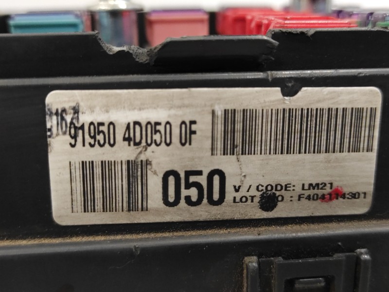 Recambio de caja reles / fusibles para kia carnival 2.9 crdi cat referencia OEM IAM 919504D050  919504D0500F