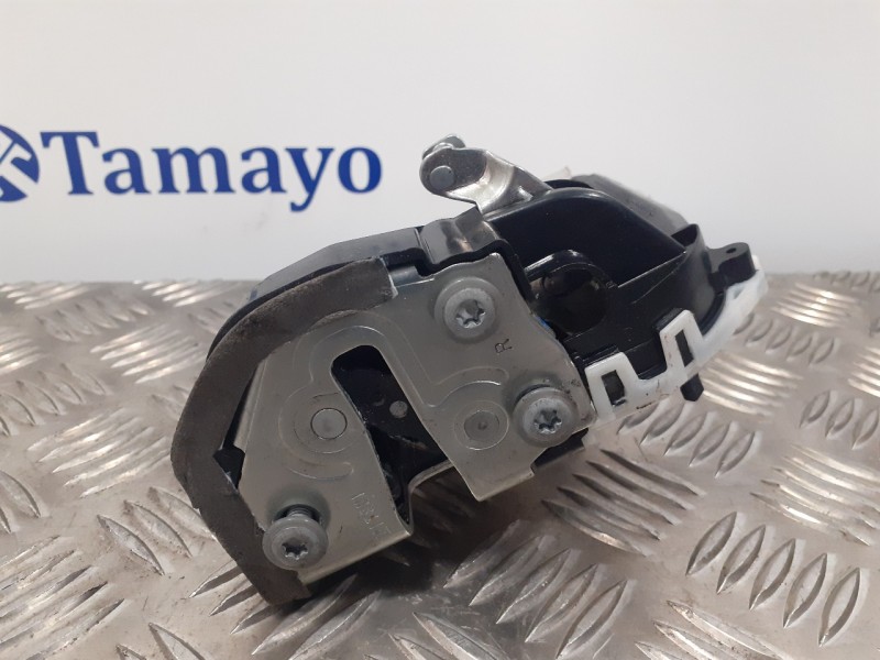 Recambio de cerradura puerta trasera derecha para toyota yaris 1.3 16v cat referencia OEM IAM   