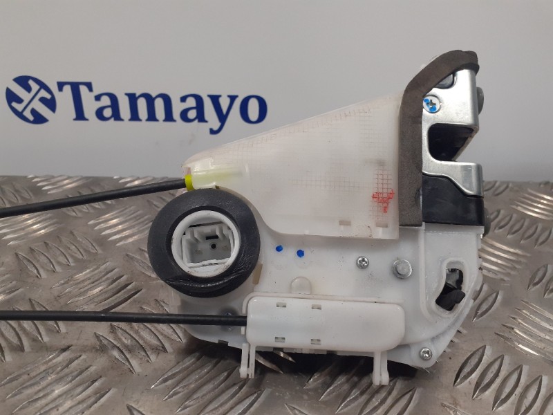Recambio de cerradura puerta trasera derecha para toyota yaris 1.3 16v cat referencia OEM IAM   