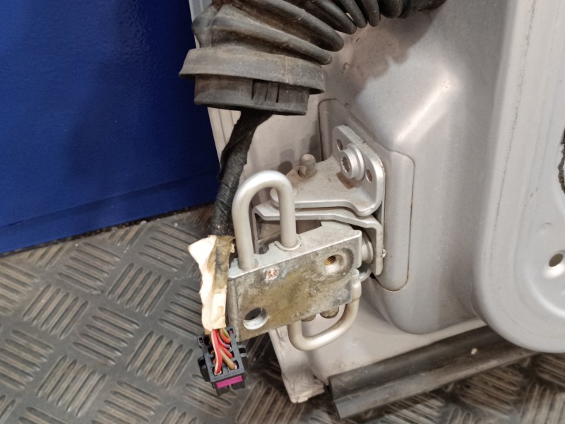 Recambio de puerta delantera derecha para volkswagen golf iv berlina (1j1) 1.9 tdi referencia OEM IAM   