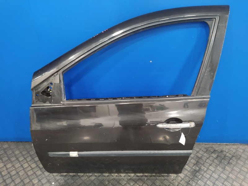 Recambio de puerta delantera izquierda para renault clio iii 1.2 referencia OEM IAM   