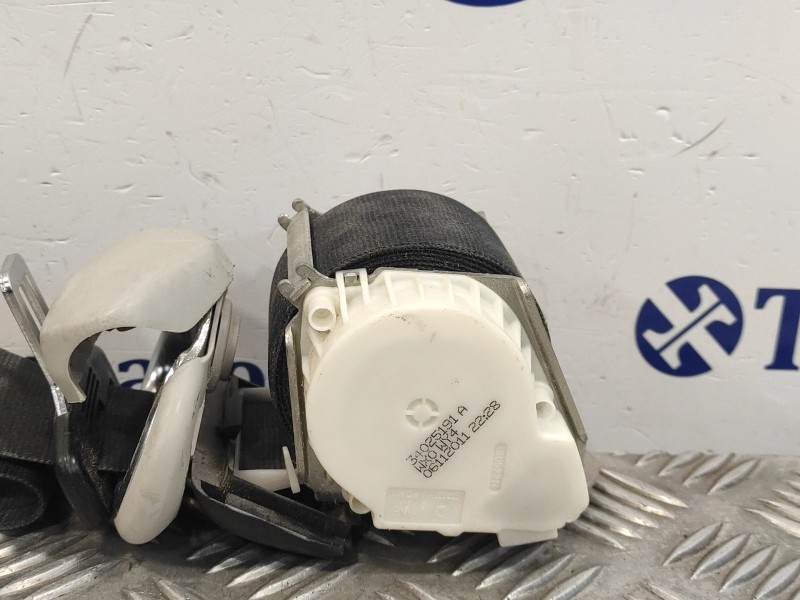 Recambio de cinturon seguridad trasero central para volkswagen t6 transporter referencia OEM IAM 34025191A  