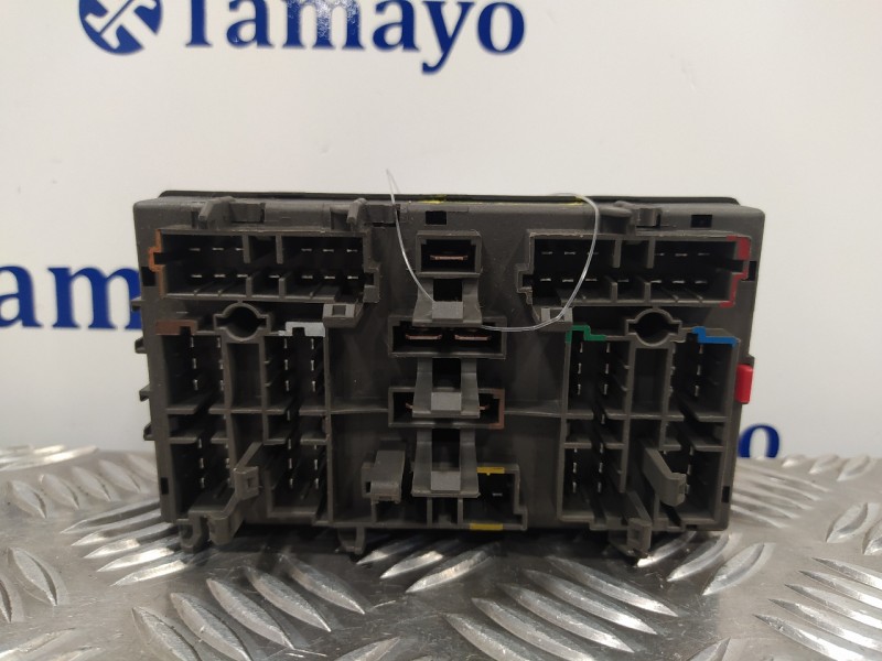 Recambio de caja reles / fusibles para citroën berlingo 1.9 diesel referencia OEM IAM 9568205480  