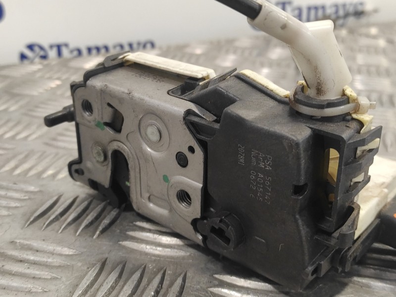 Recambio de cerradura puerta delantera derecha para peugeot 308 1.6 16v referencia OEM IAM 567147  