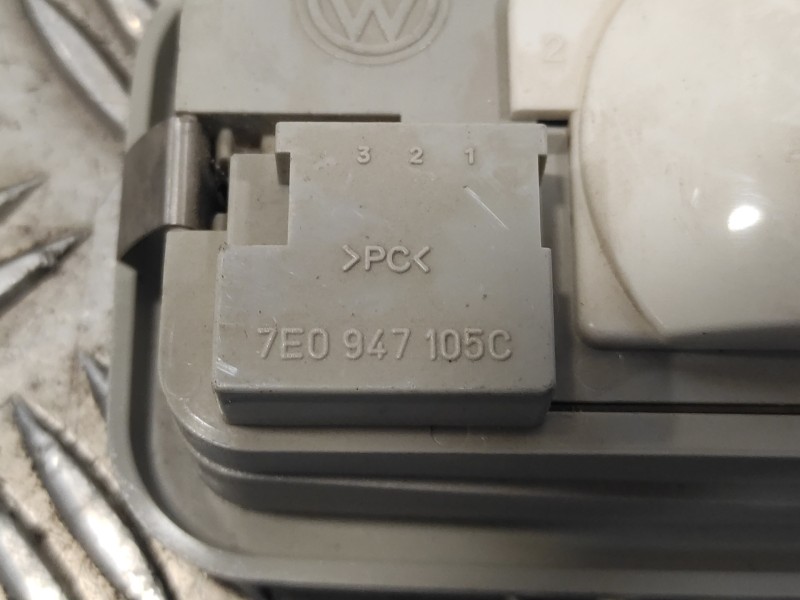 Recambio de luz interior para volkswagen t5 transporter (7e) referencia OEM IAM 7E0947105C  